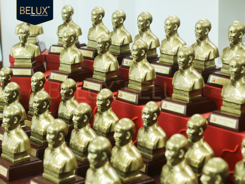 Lô 40 tượng Bác Hồ Tỉnh Ủy Tuyên Quang cao 15cm bằng đồng thiết kế theo yêu cầu